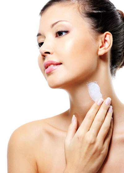 applying-neck-cream
