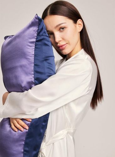 Are-Silk-Pillowcases-Good-For-Your-Skin