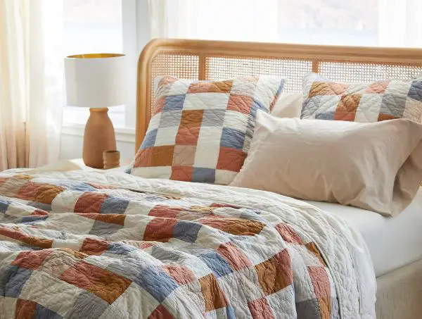Comforter vs. Quilt: A Cozy Showdown
