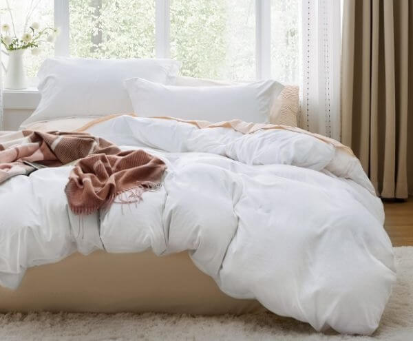 Down Comforter vs. Duvet: Cozy Battle of the Bedding