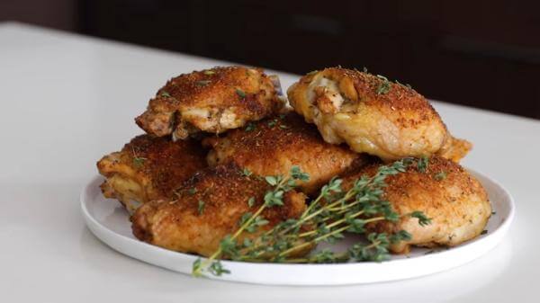 How to Make Crispy Baked Chicken Thighs