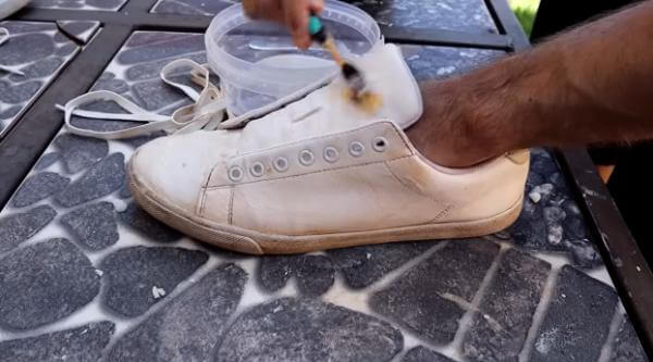 How to Clean White Shoes With Baking Soda