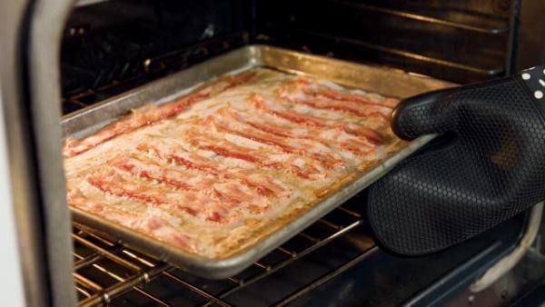 How to Make Bacon in The Oven