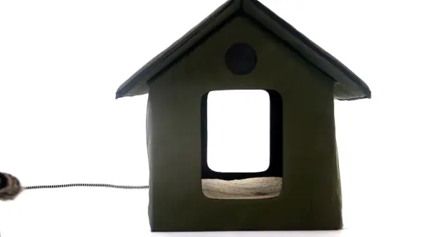 Outdoor Heated Cat Shelter