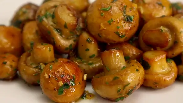 Mushrooms With Garlic, Butter & Parsley