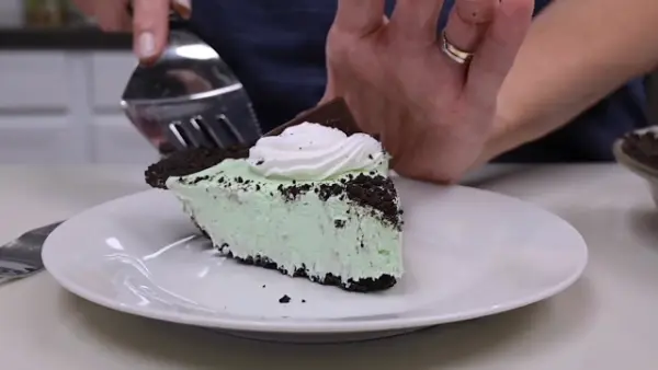 Easy Grasshopper Pie Recipe With Cool Whip