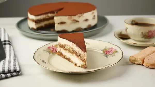 Tiramisu Cake