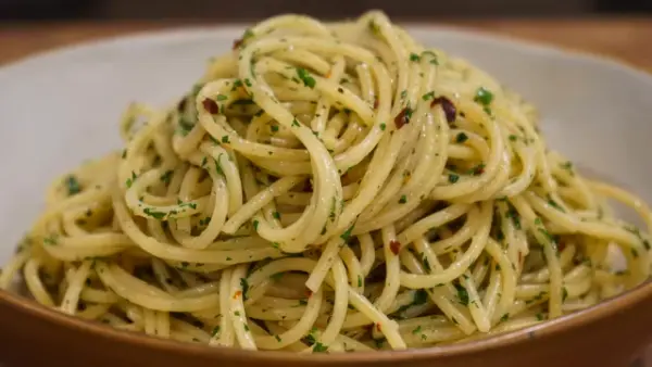 Spaghetti Aglio E Olio Recipe | Garlic And Oil Pasta Recipe