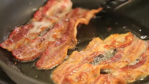 How to Make Bacon on a Pan Perfectly
