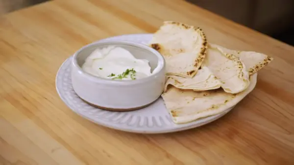 Easy Garlic Sauce Recipe (Toum Sauce)