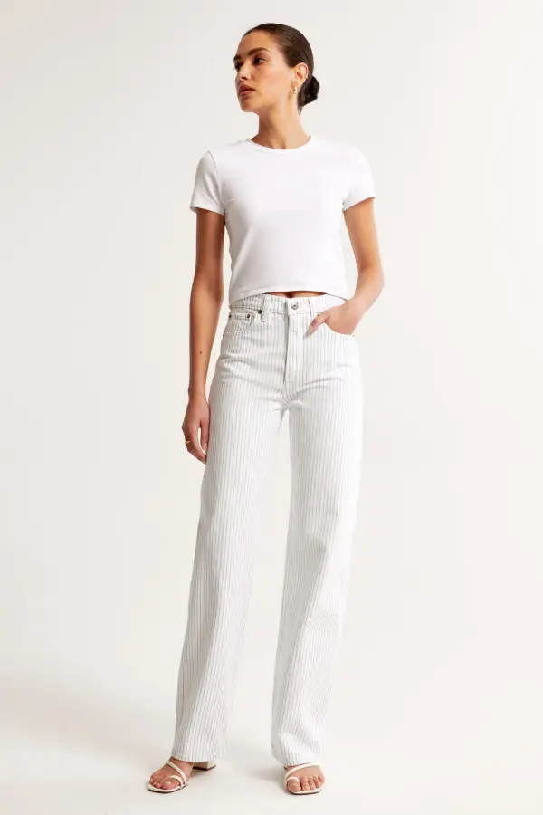 Loose White Jeans Outfit