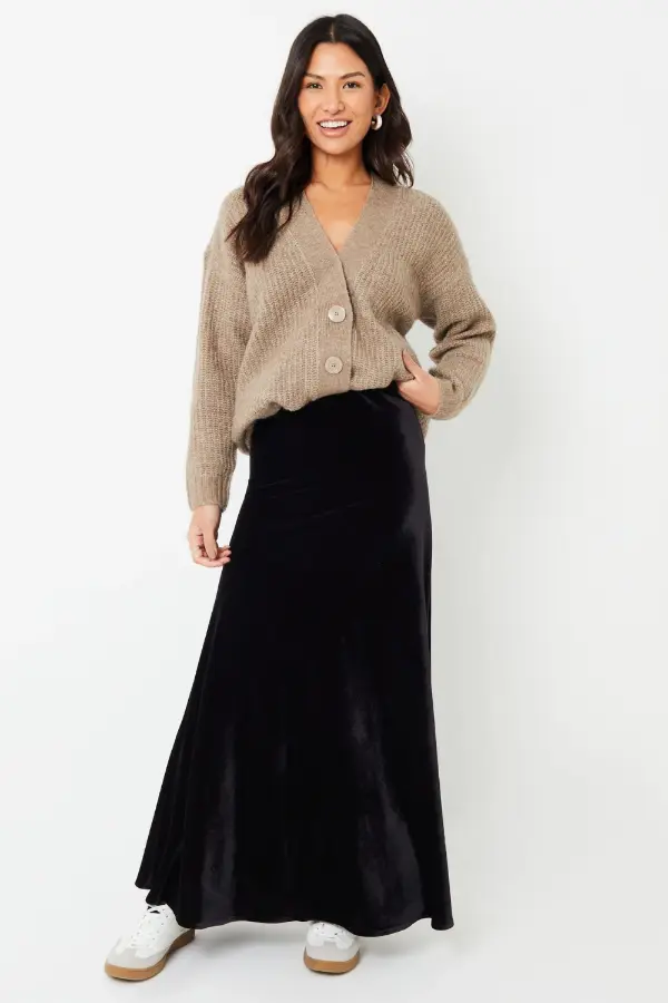 Black Maxi Skirt Outfit Casual