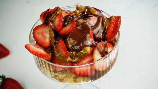 Dubai Chocolate Strawberry Cup