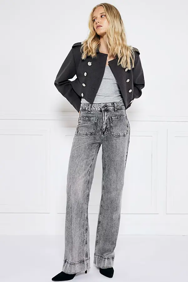 How to Style Grey Jeans Casual