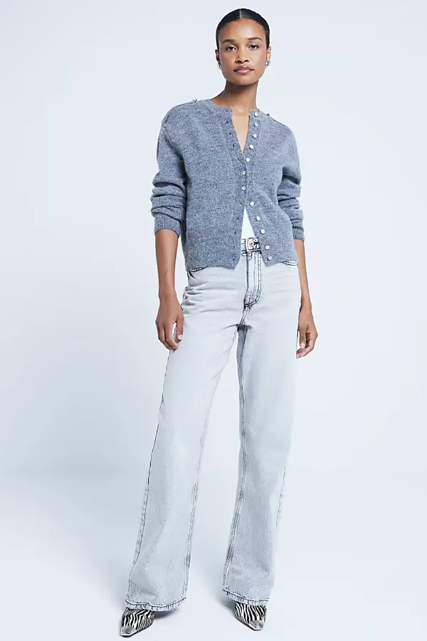 How to Style Grey Jeans Women