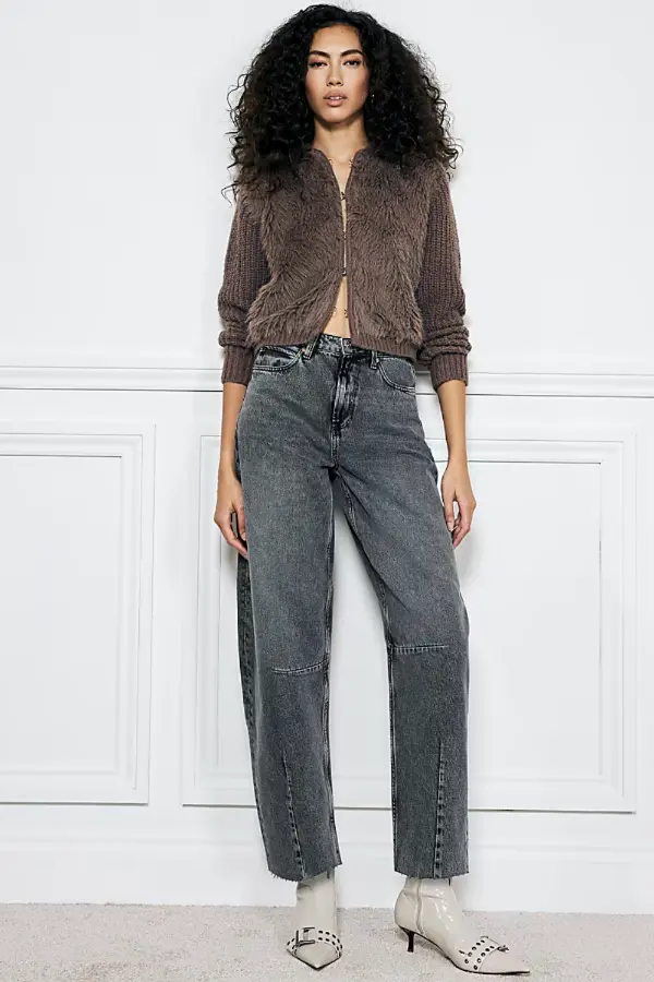 How to Style Grey Jeans