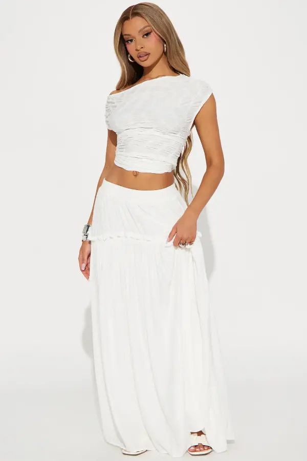White Maxi Skirt Inspo Outfit