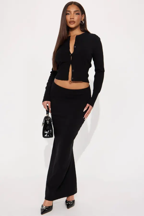 Black Maxi Skirt Evening Outfit