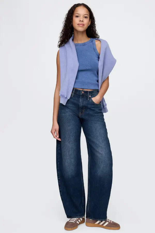 How to Wear Barrel Jeans With Sneakers