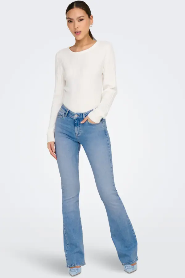 How to Wear Bootcut Jeans