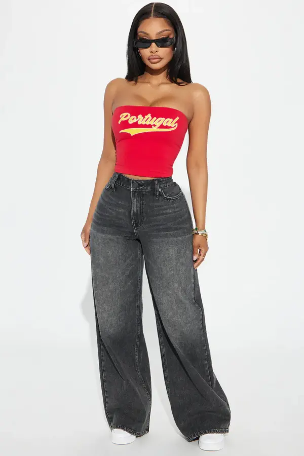 Black Baggy Jeans Red Top Outfit