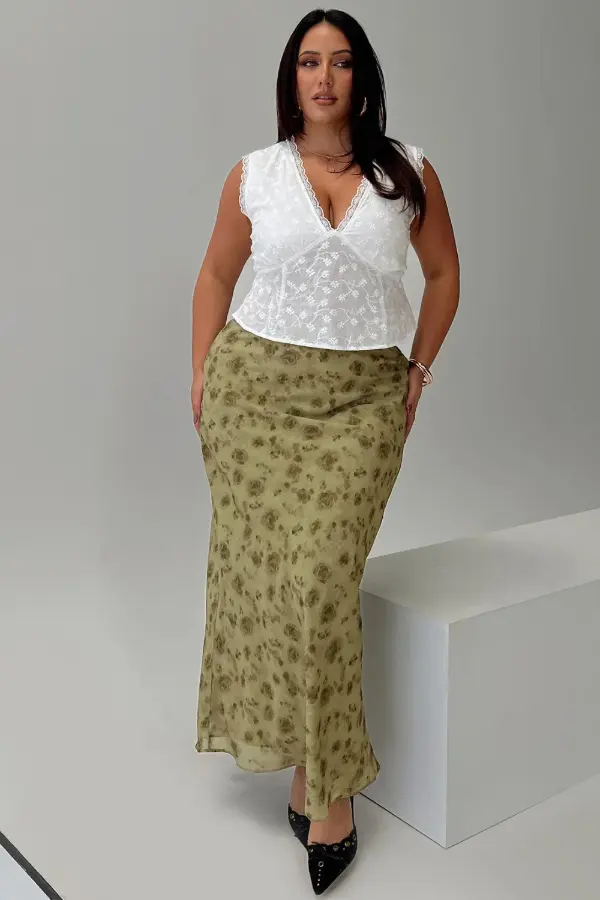 Floral Skirt Outfit Plus Size