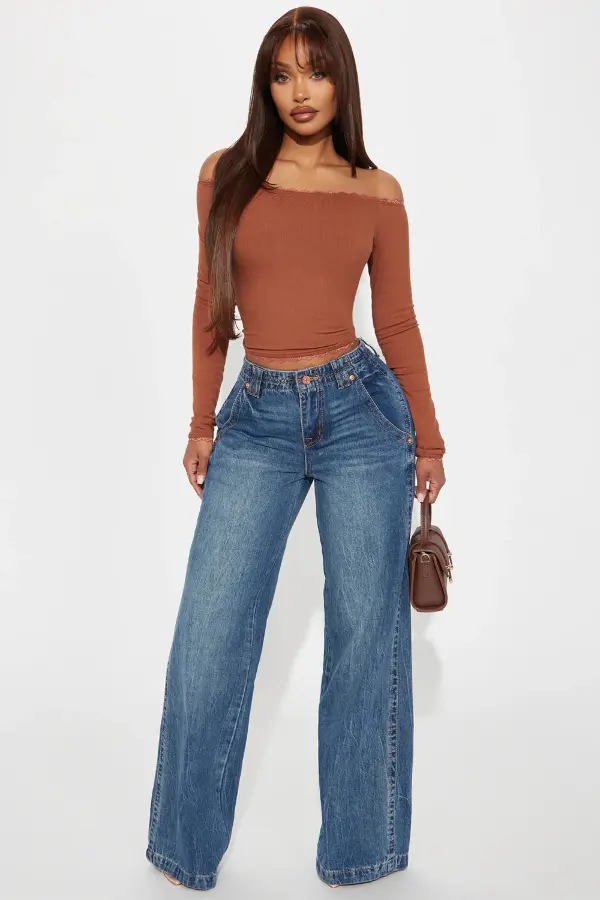 Low Rise Baggy Jeans Elegant Outfit