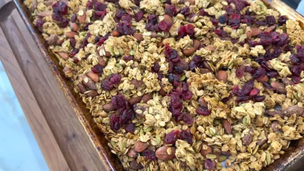 Easy Homemade Granola Recipe