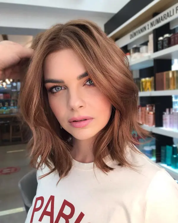 15 Flattering Hairstyles for Oval Face Shape That Look Amazing
