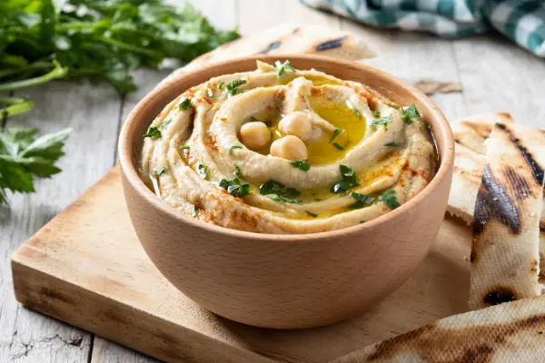 What to Eat With Hummus: Delicious Combos You’ll Love